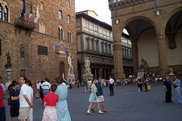 image/1024-crowd-pza-firenze.jpg, 614 x 410, 71.2K