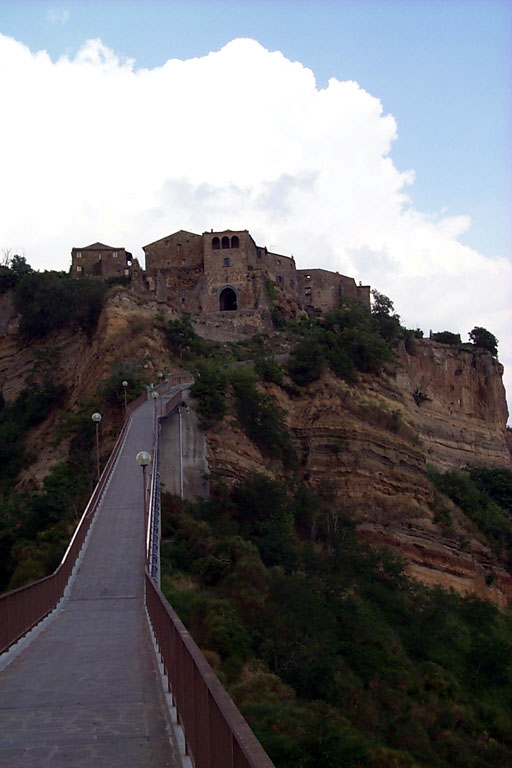 image/960-civita-bagnoregio.jpg, 512 x 768, 68.4K