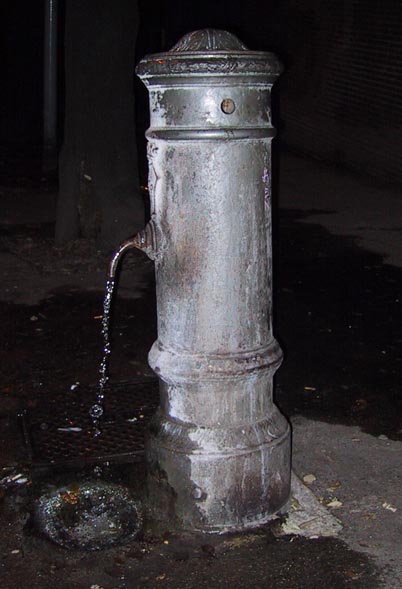 image/s0171-streetfountain.jpg, 48.1K