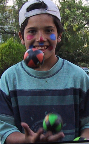 image/0226-santiagojuggler.jpg, 52.2K